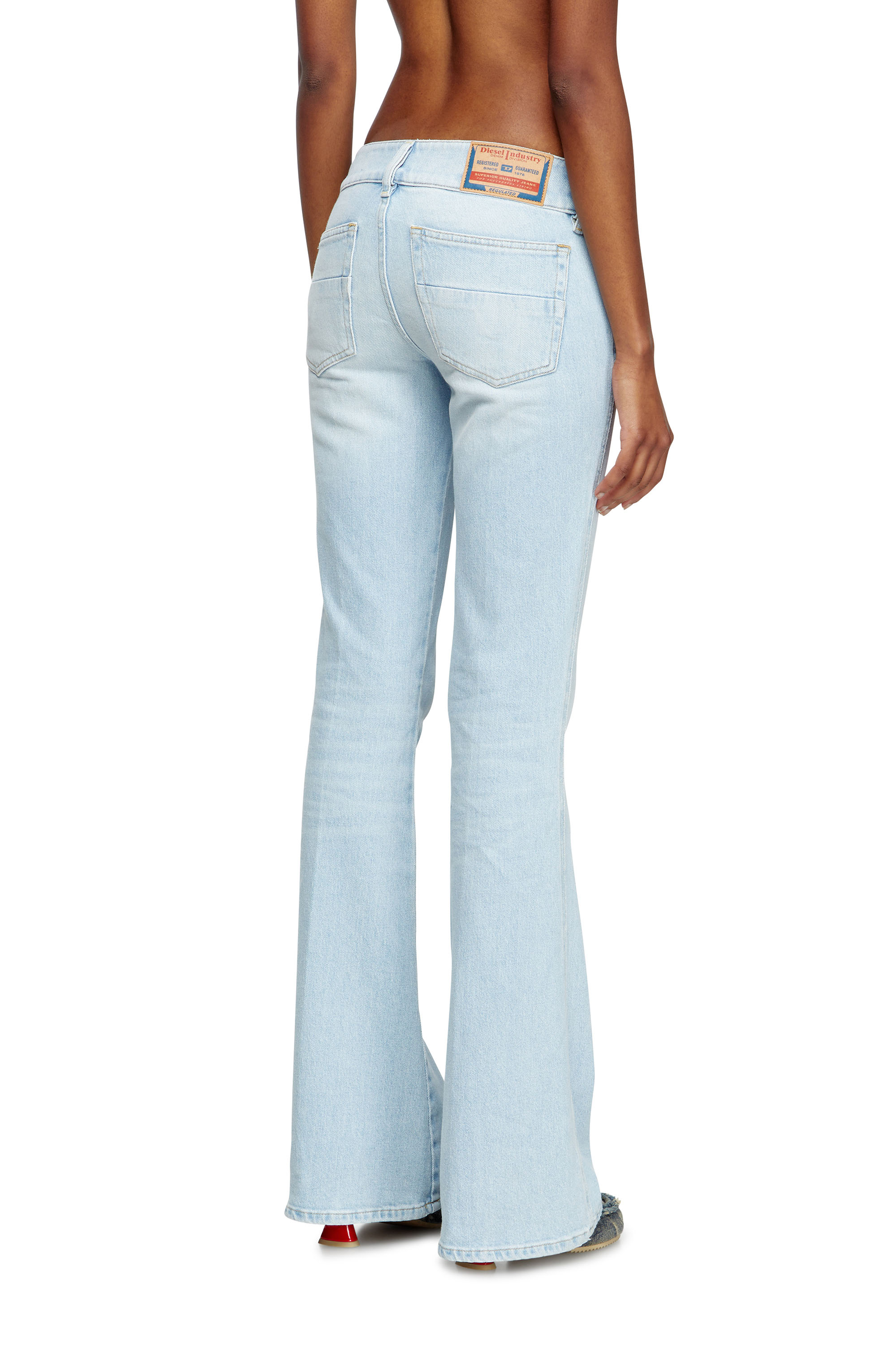 Diesel - Bootcut Jeans D-Hush 09M11 Femme, Bleu Clair - Image 4