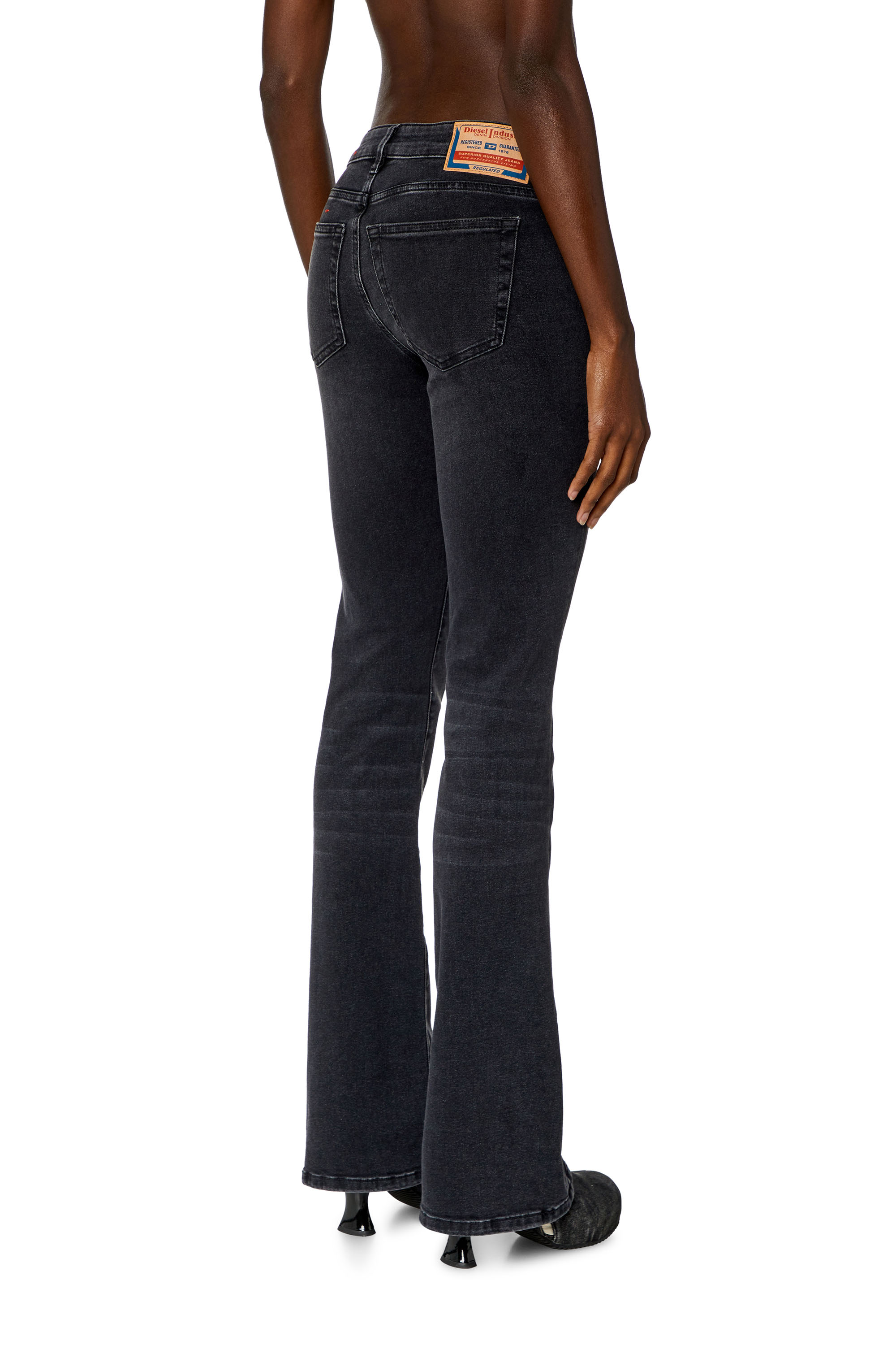 Diesel - Bootcut Jeans 1969 D-Ebbey 0PFAS Femme, Noir/Gris foncé - Image 4