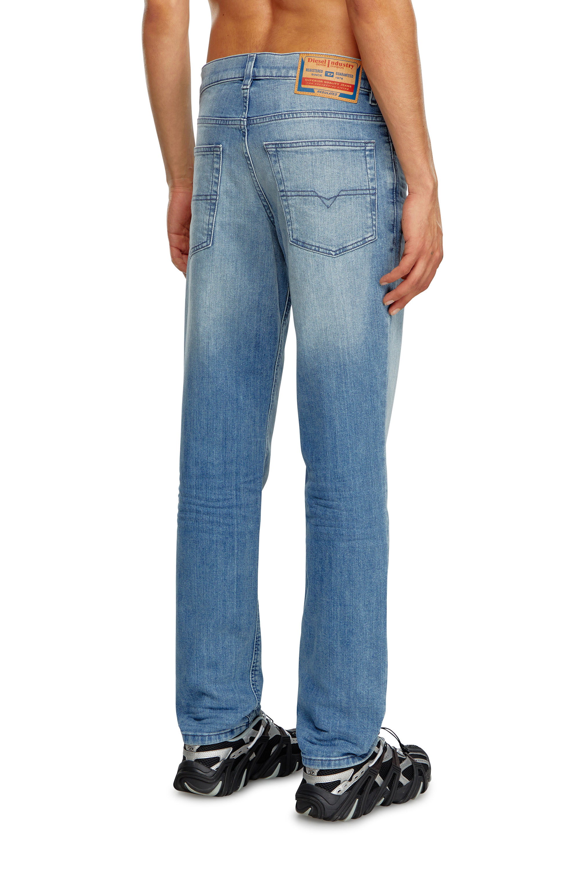 Diesel - Regular Jeans 2023 D-Finitive 0GRDI Homme, Bleu Clair - Image 4