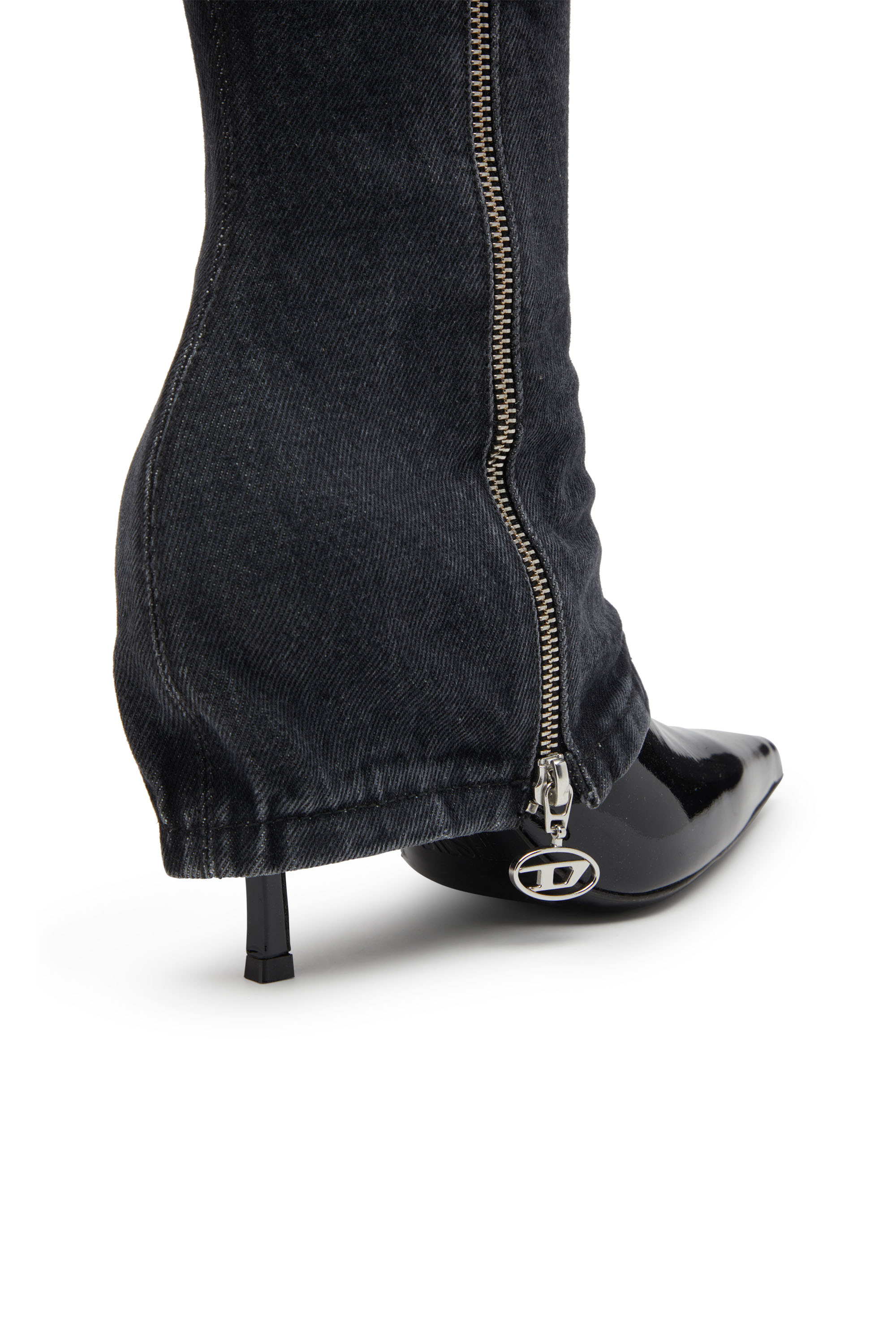 Diesel - D-VENUS TWISTED BOOT, D-Venus-Botte à talon aiguille hauteur genou avec effet de jean trompe-l'œil Femme in Noir - 4