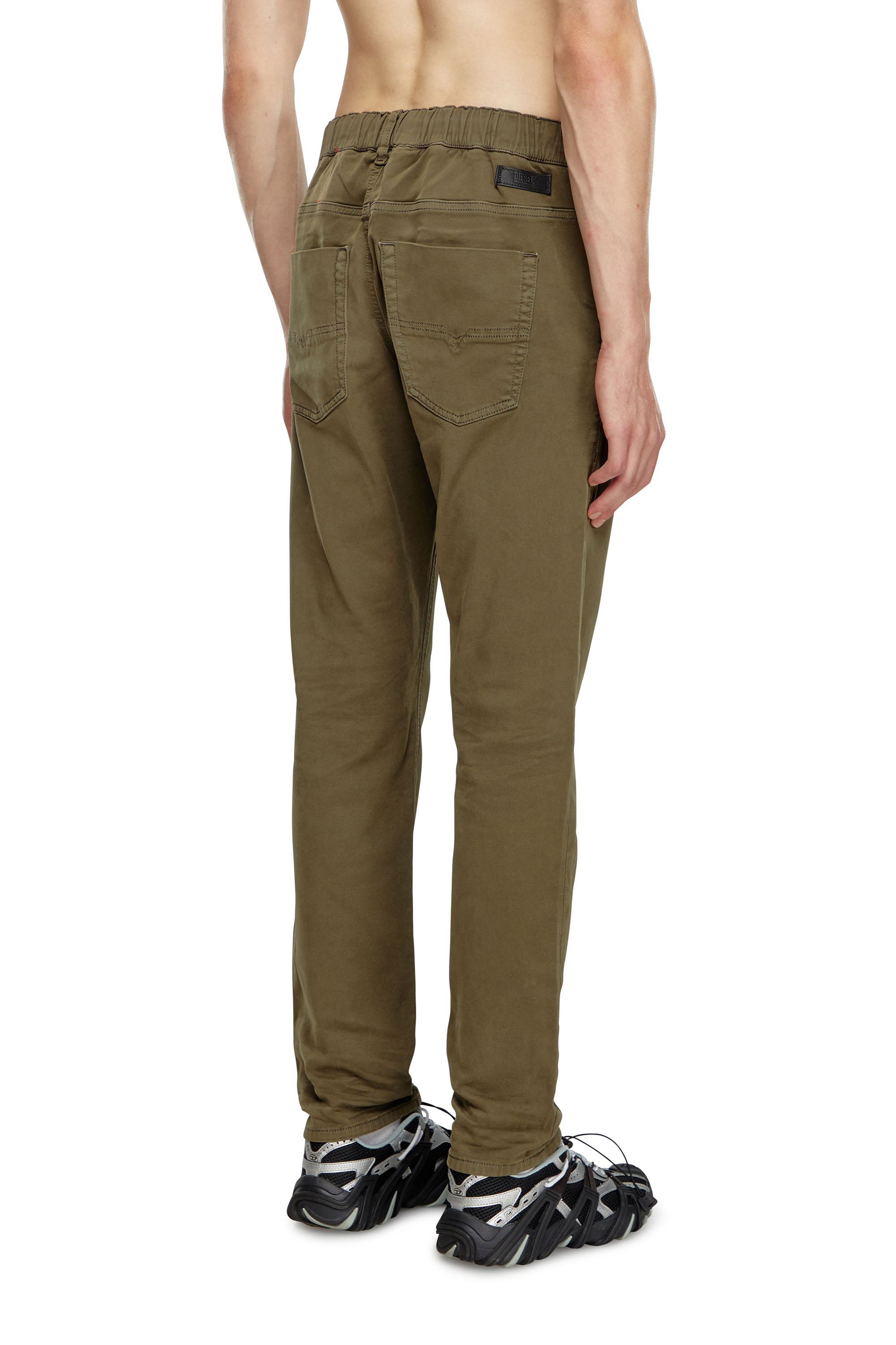 Diesel - Regular 2032 D-Krooley Joggjeans® 0670M Homme, Vert Militaire - Image 4