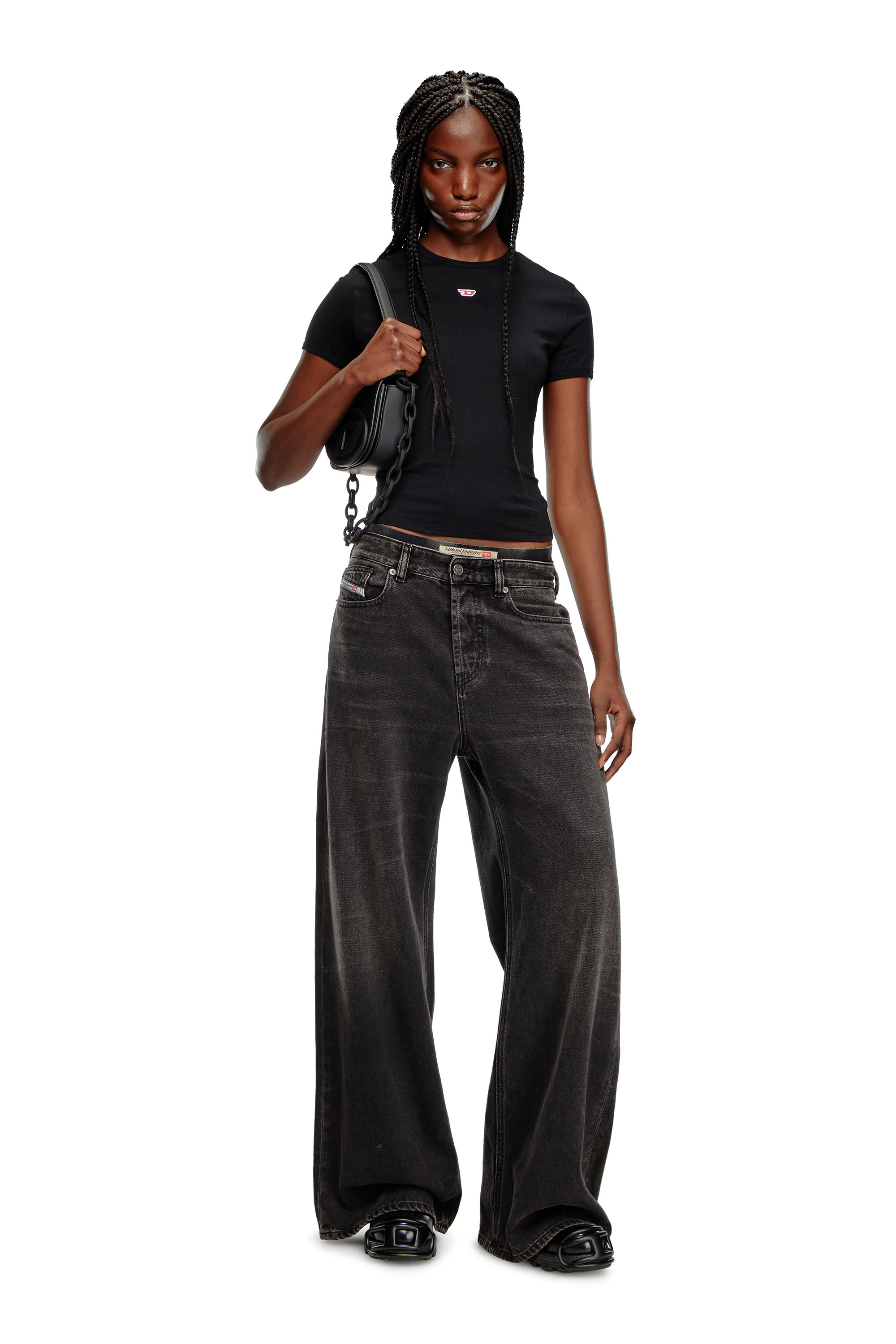 Diesel - T-UNCUTIE-LONG-D, T-shirt avec empiècement D brodé Femme in Noir - 2