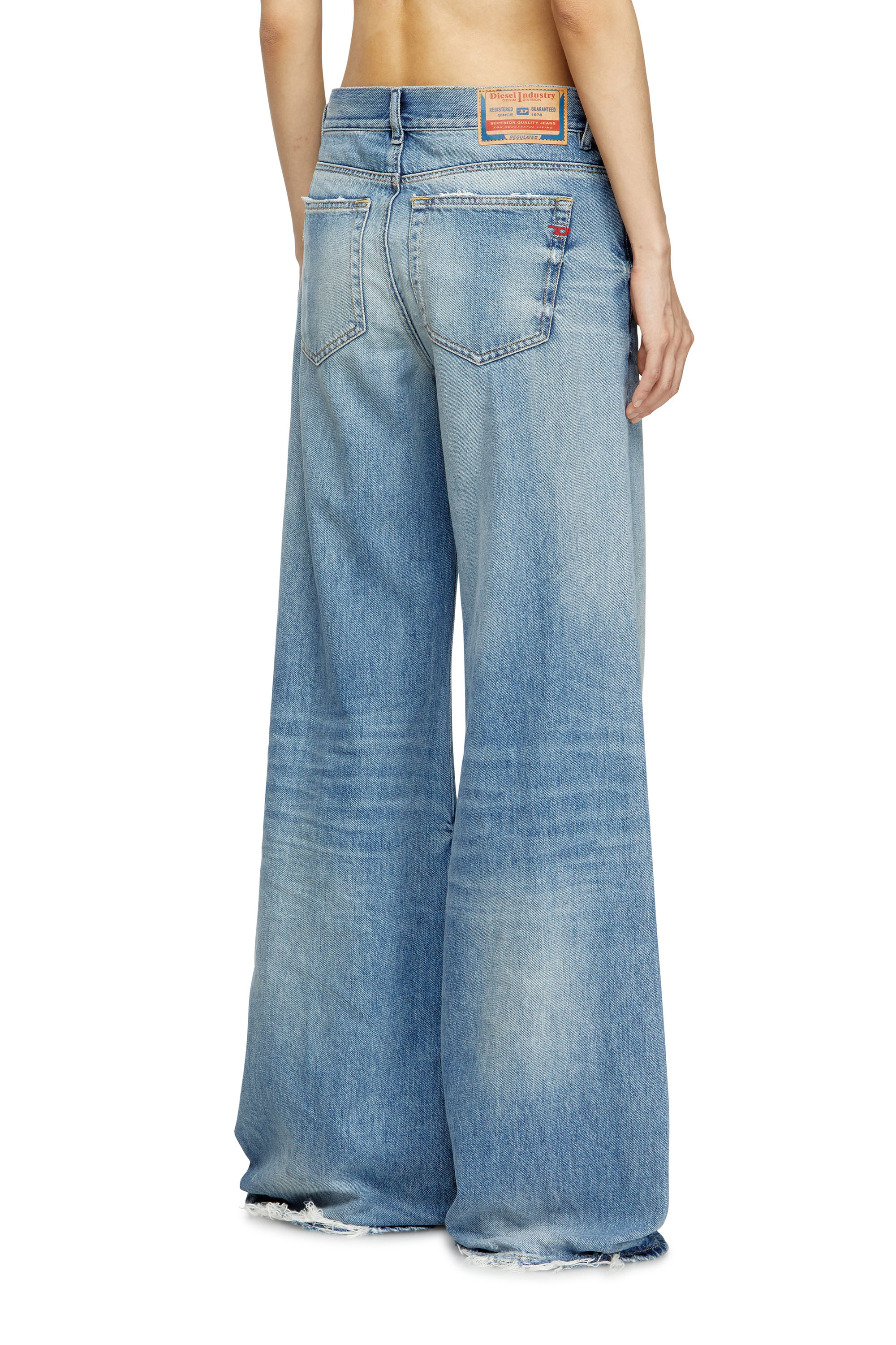 Diesel - Flare Jeans 1978 D-Akemi 09M07 Femme, Bleu Clair - Image 4